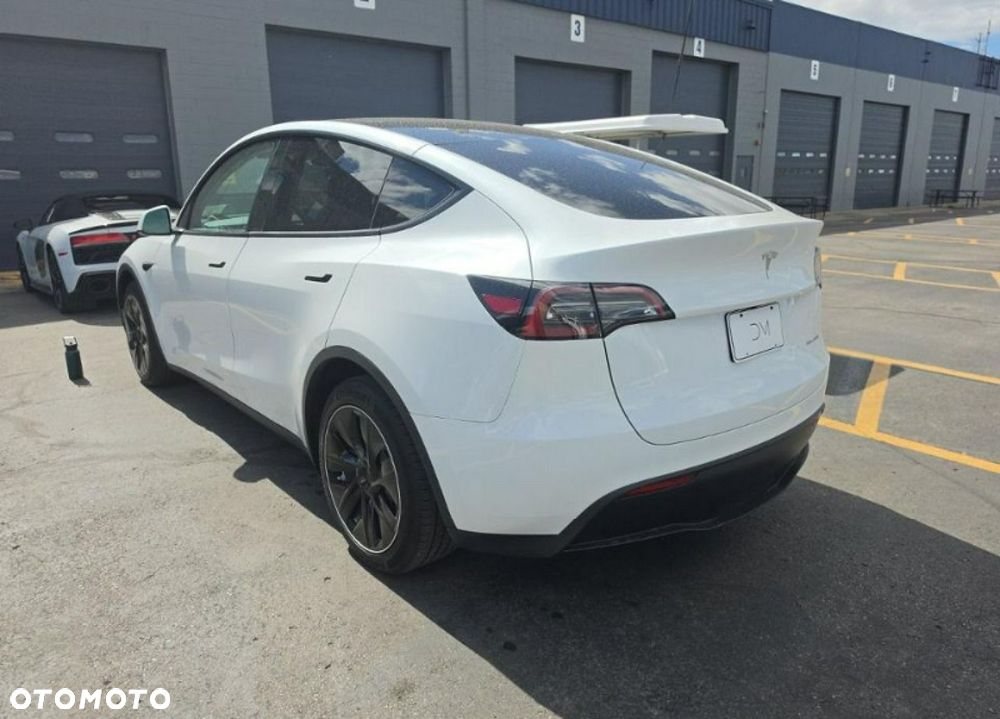 Tesla Model Y 2023 photo 5