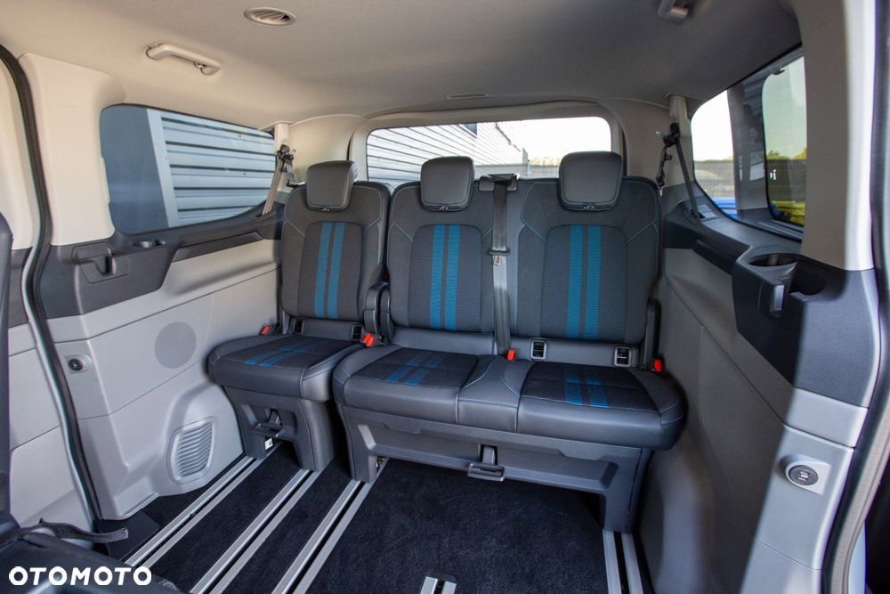 Ford Tourneo Custom - 11