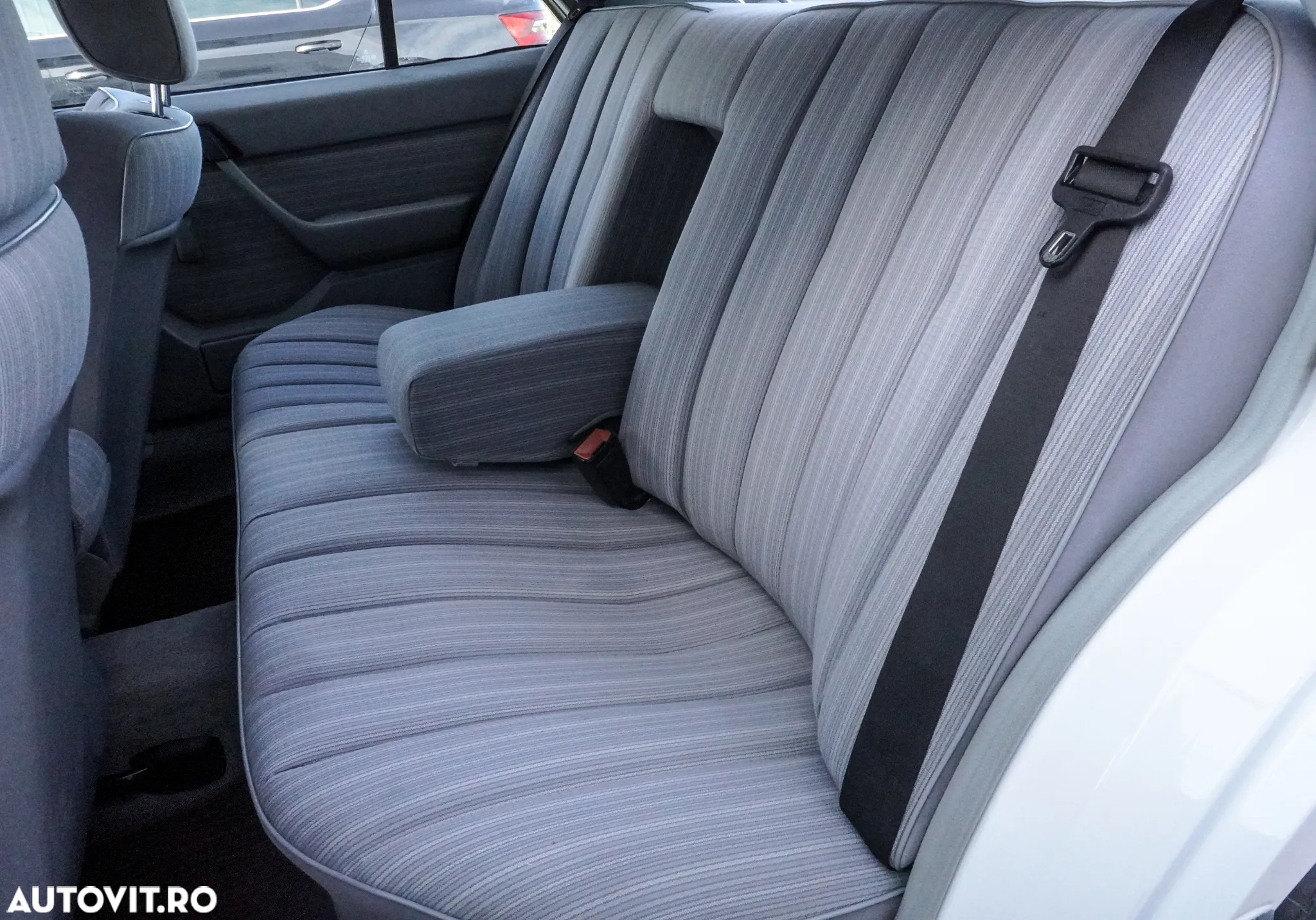 Mercedes-Benz E - 16