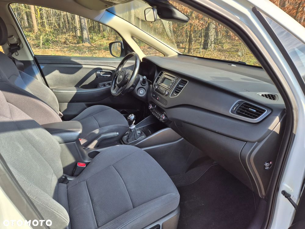 Kia Carens 1.6 GDI L - 12