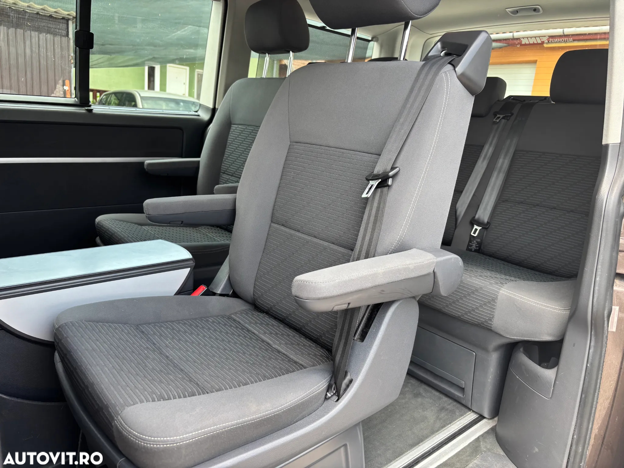 Volkswagen Multivan - 16