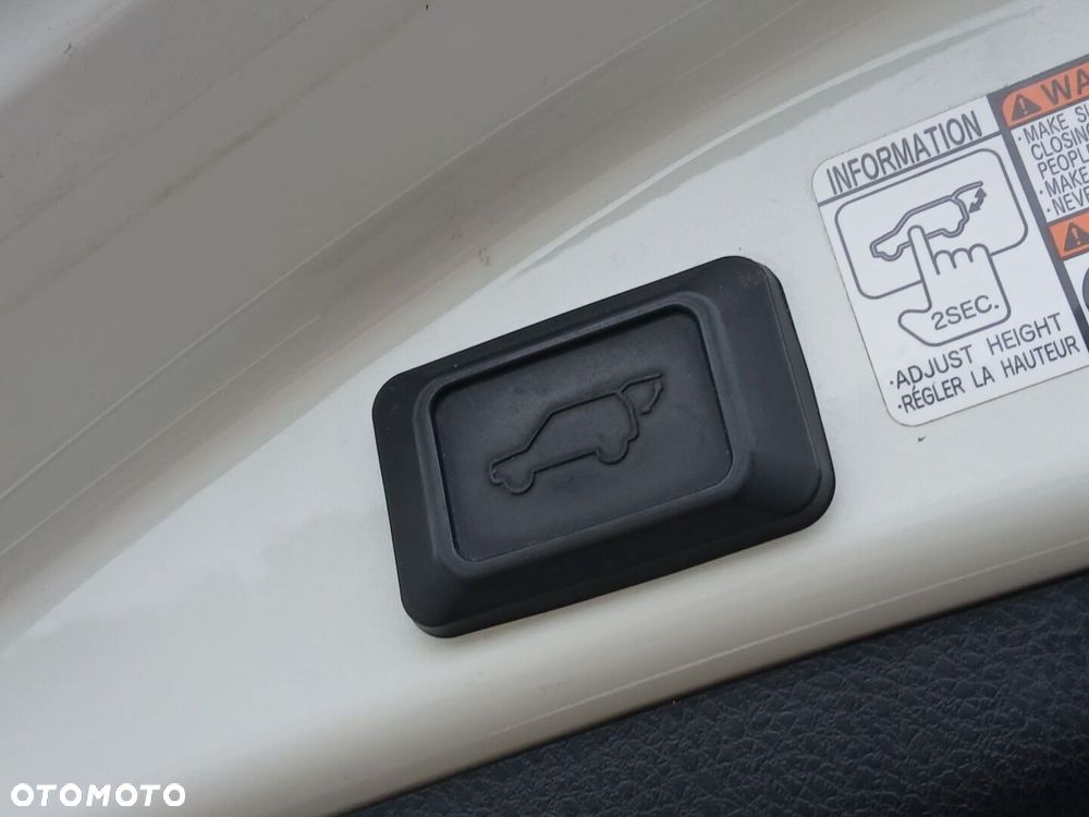 Toyota RAV4 Hybrid Premium 4x2 - 35