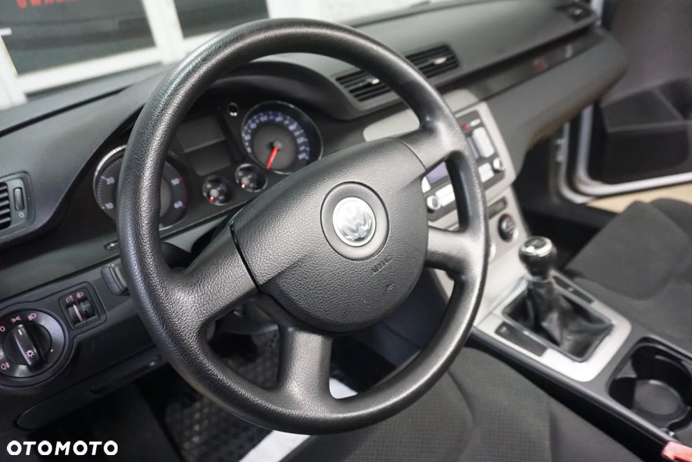 Volkswagen Passat 2.0 TDI Comfortline - 24
