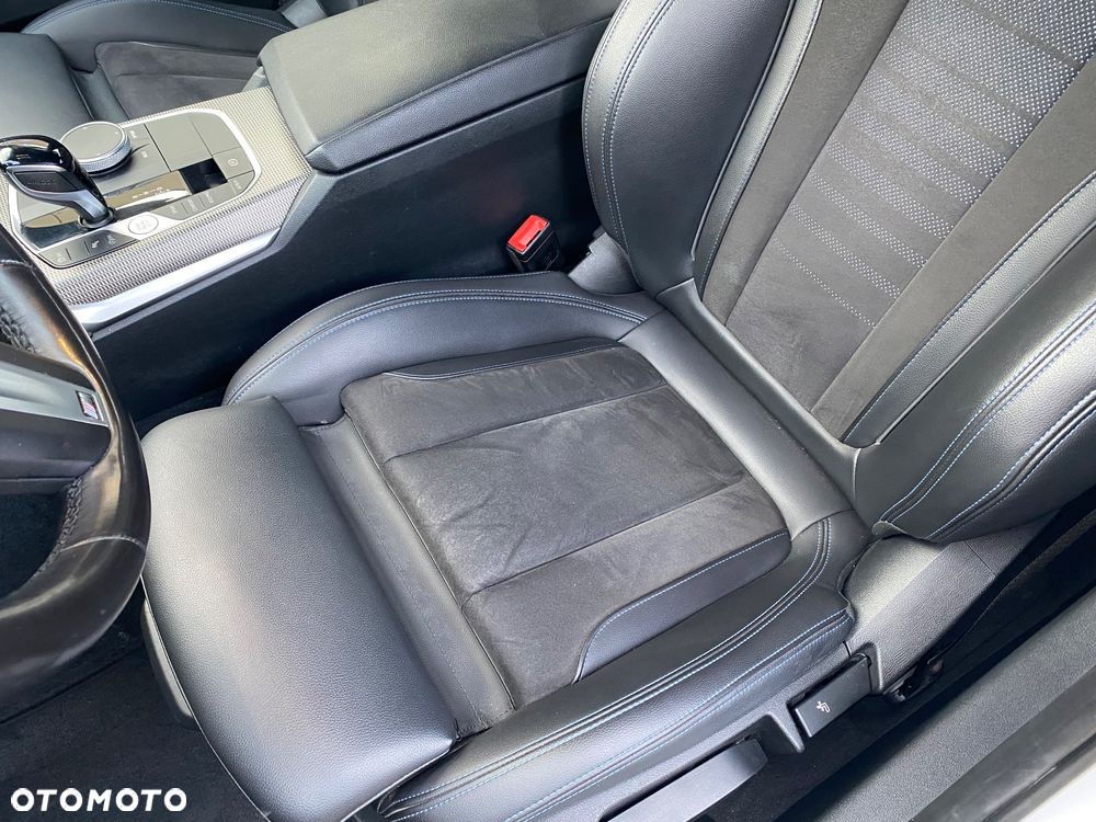 BMW Seria 3 318i M Sport - 23