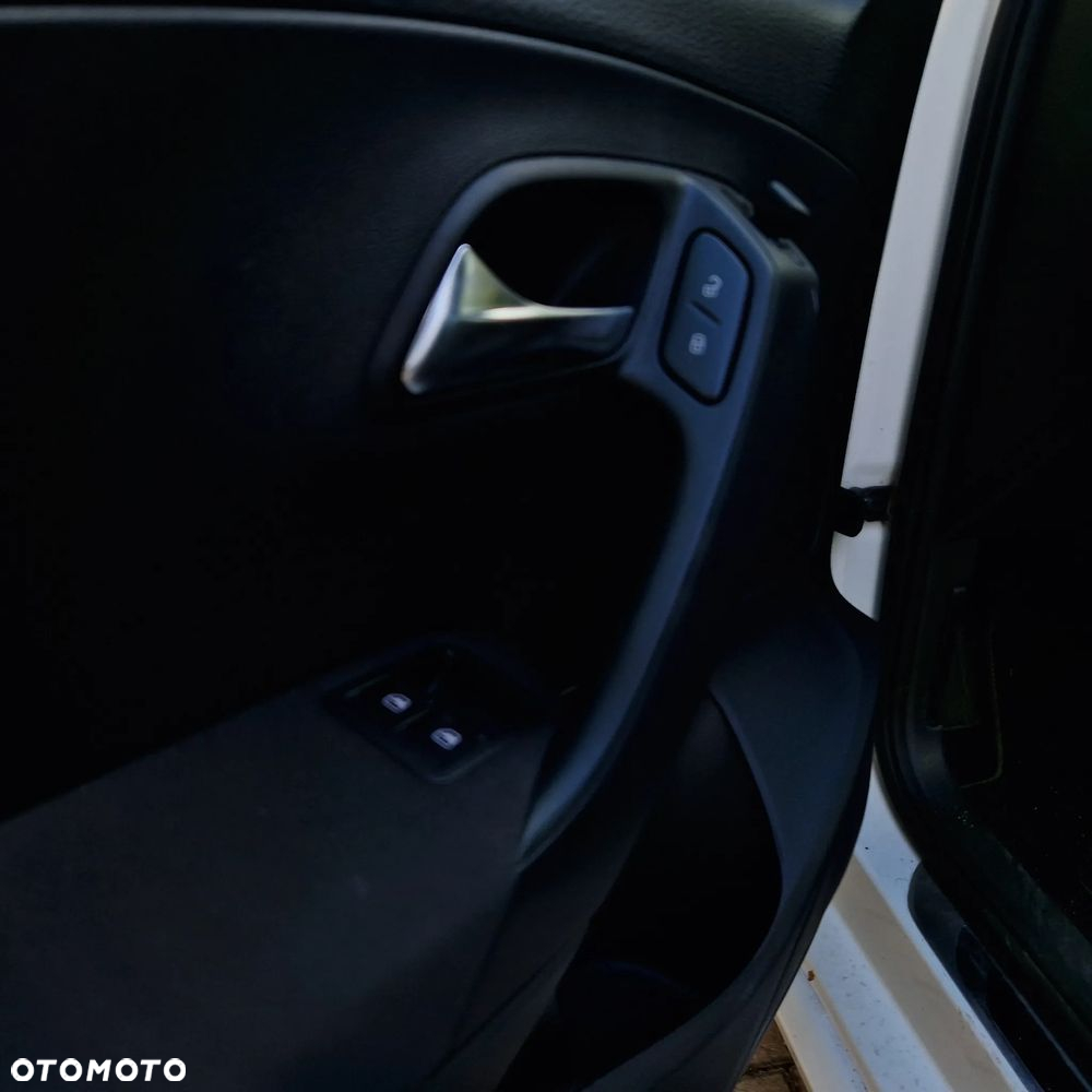 Volkswagen Polo 1.6 TDI MATCH - 12