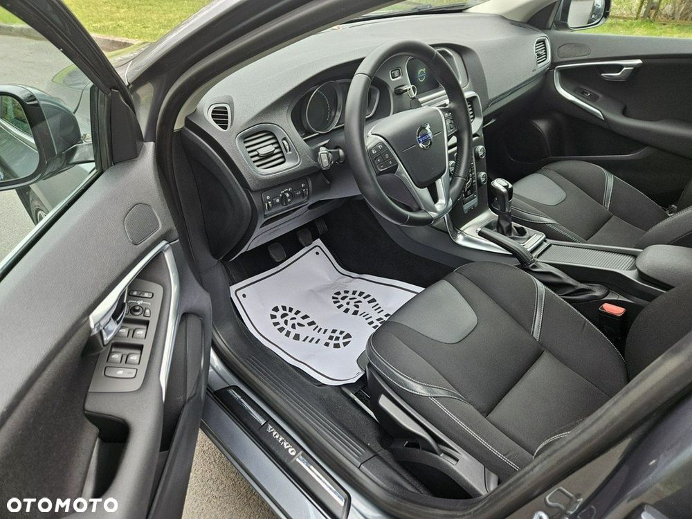 Volvo V40 D2 Momentum - 9