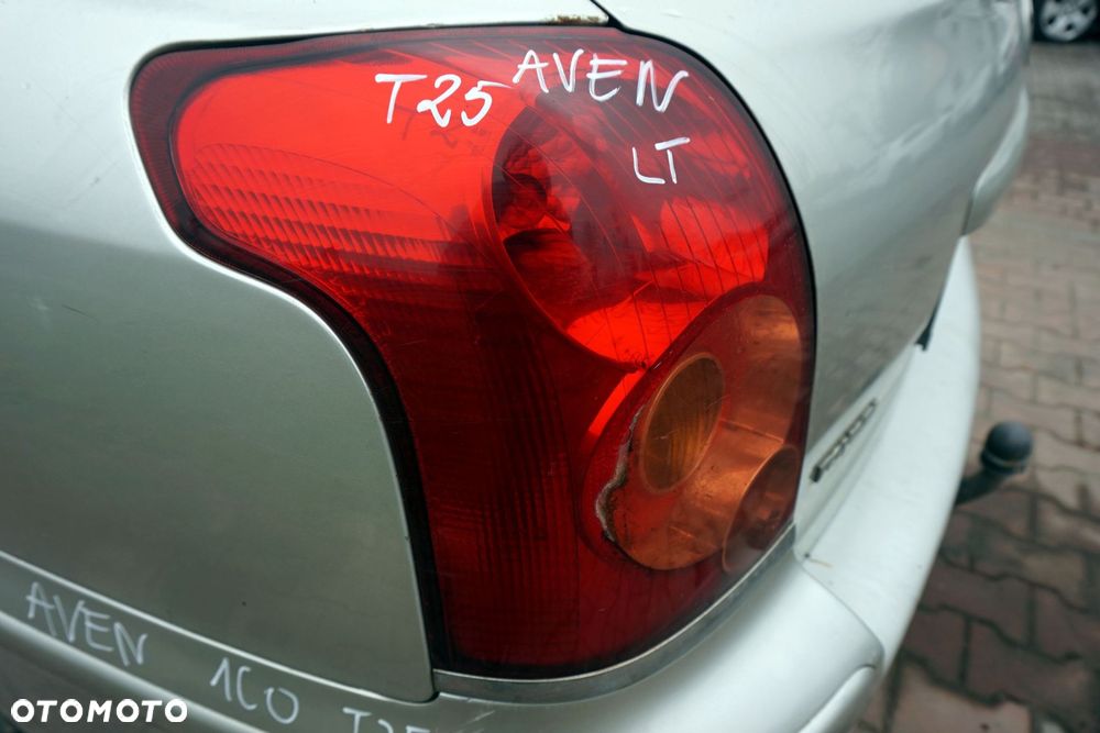 LAMPA TYLNA LEWA AVENSIS II T25 KOMBI 81561-05170 TOYOTA 2003-2006 - 2