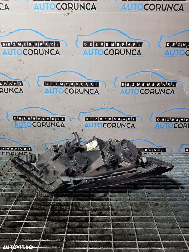 Far Stanga Kia Sorento II 2009 - 2015 SUV 4 Usi (733) Xenon - 3