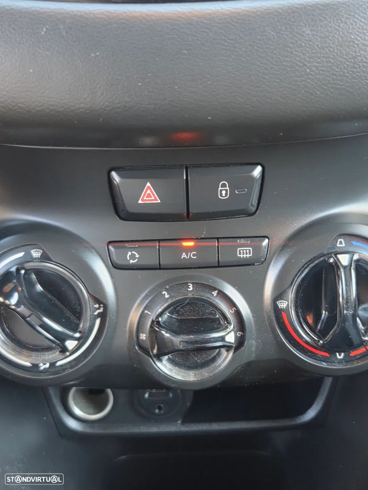 Peugeot 208 - 13