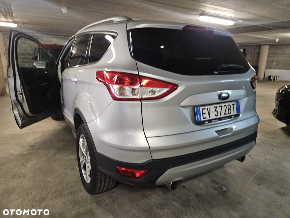 Ford Kuga 2.0 TDCi 2x4 Titanium - 4