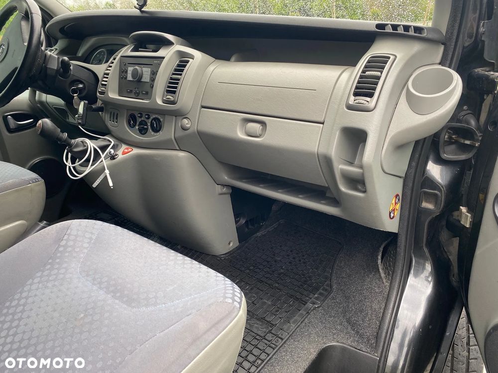Opel Vivaro L2H1 2.9t - 12