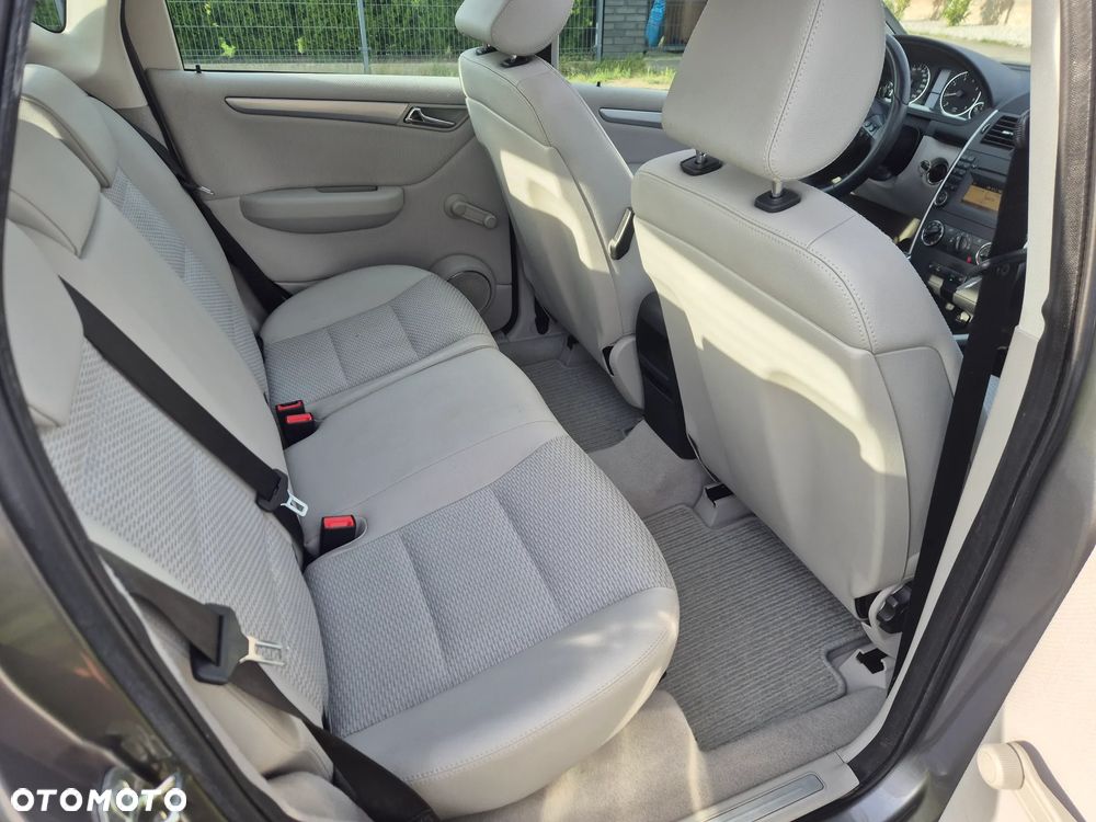Mercedes-Benz Klasa A 180 BlueEFFICIENCY Avantgarde Special Edition - 9
