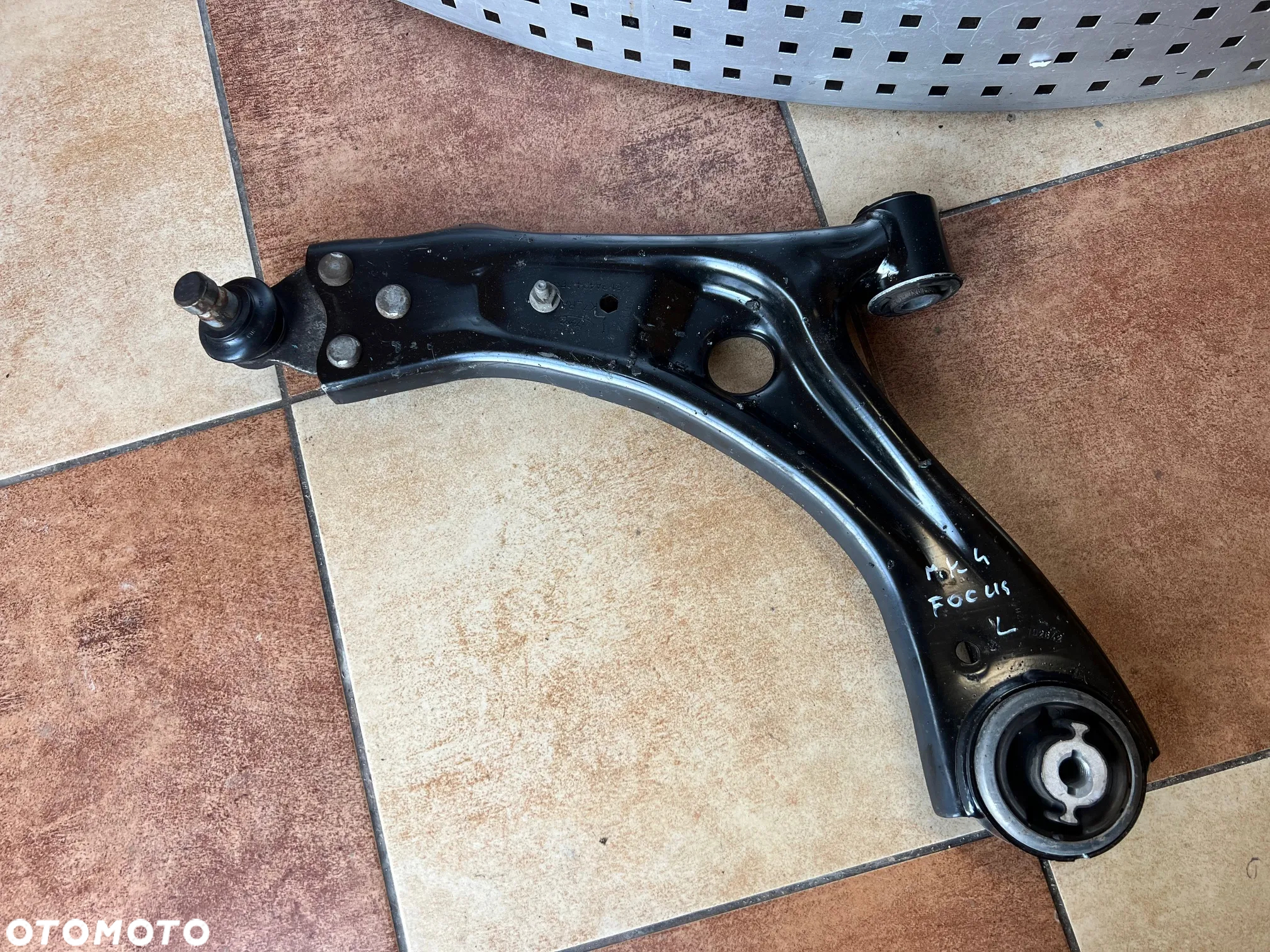 WAHACZ PRZÓD PRZEDNI PRAWY LEWY ZAWIESZENIA PRZEDNIEGO FORD FOCUS MK4 ORYGINAŁ SUPER STAN Z AUTA Z 2019 ROKU Z PRZEBIEGIEM 23000km - 2