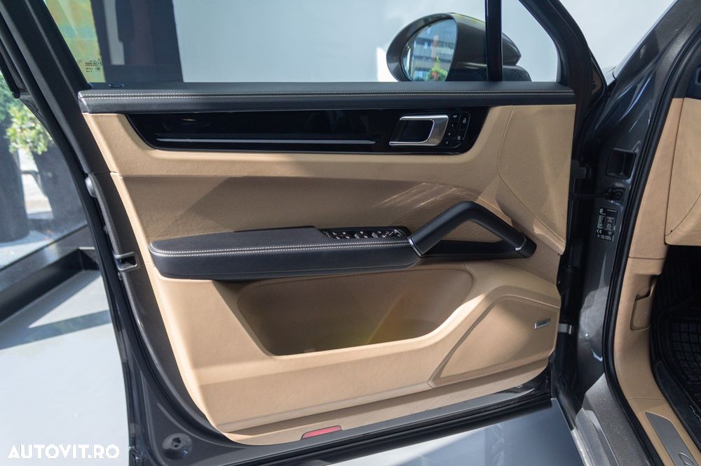 Porsche Cayenne - 23