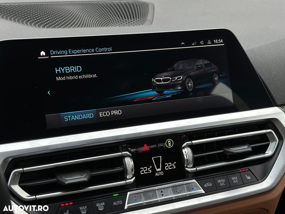 BMW Seria 3 330e Aut. - 36