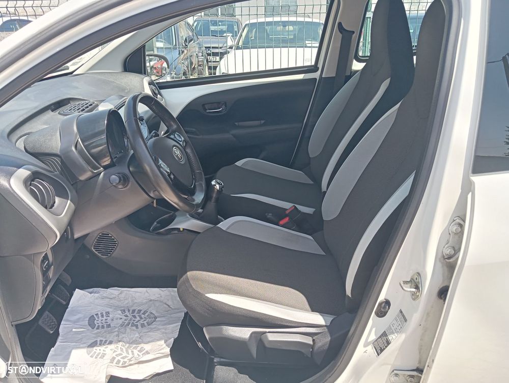 Toyota Aygo 1.0 X-Play+AC - 6