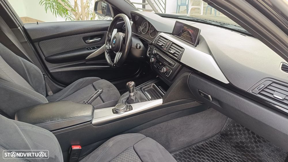 BMW 316 i Pack M - 12