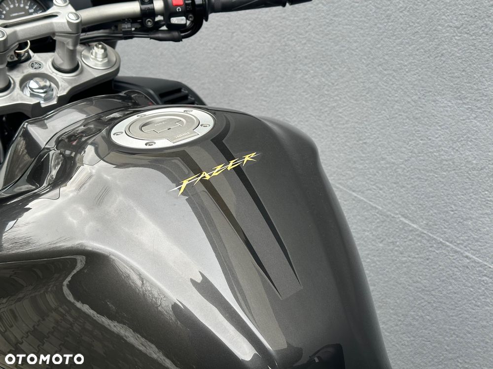 Yamaha FZ - 21
