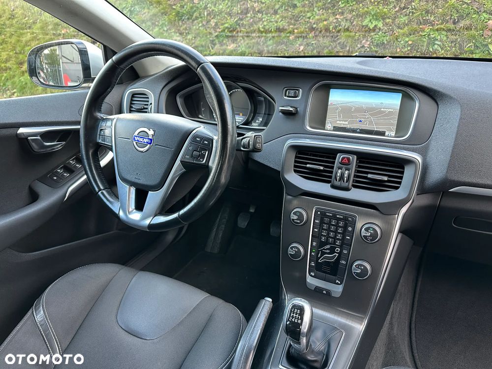 Volvo V40 D4 Drive-E Momentum - 11