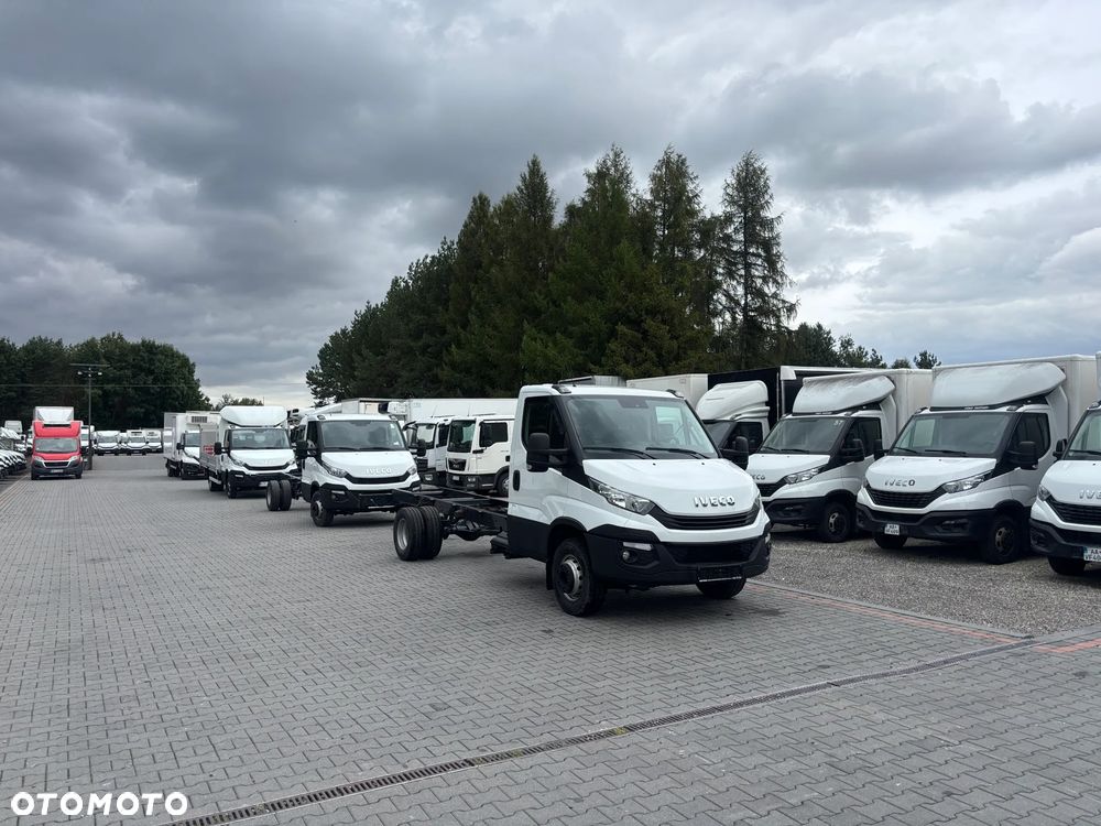 Iveco 70C17,,70C18,,70C15,,72C17,,50C17,,35C17,,35C15 PODWOZIE DO ZABUDOWY  WYWROTKA SKRZYNIA LADUNKOWA KONTENER CHLODNIA 70 SZTUK NA PLACU - 2
