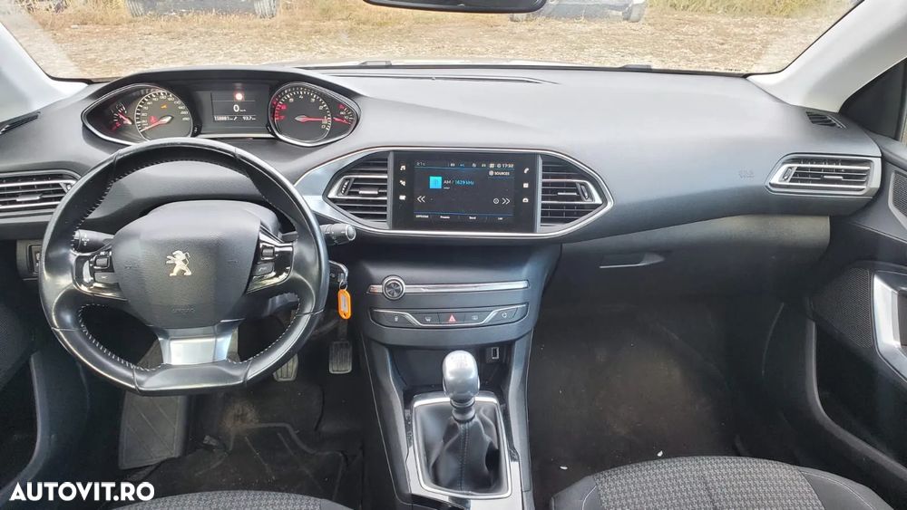 Peugeot 308 1.2 L PureTech Turbo S&S Active - 8