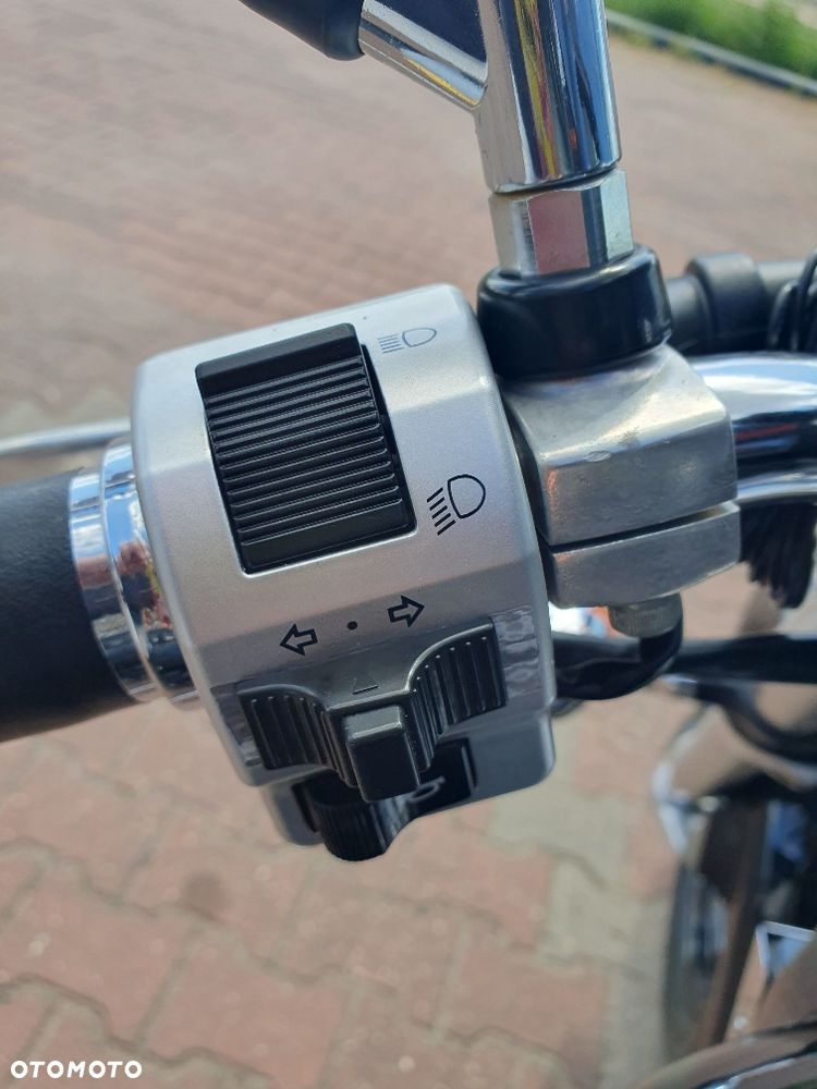 Suzuki Intruder - 17