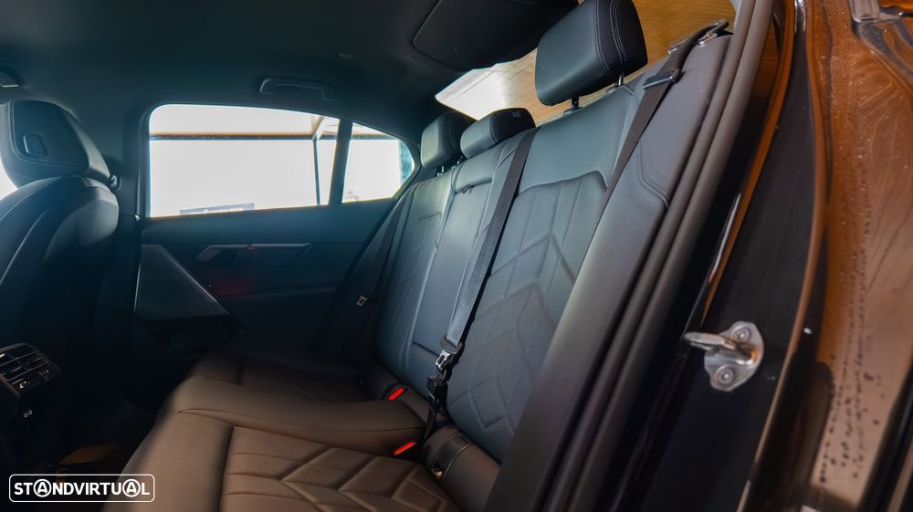 BMW 520 d Pack Desportivo M - 28