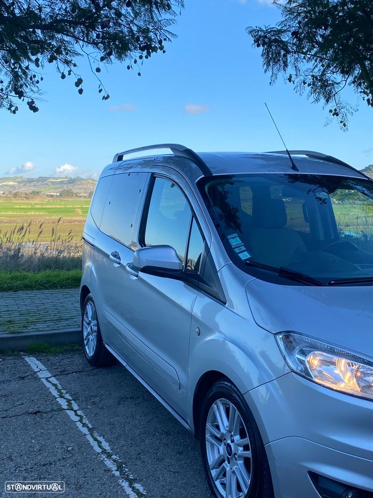Ford Tourneo Courier 1.5 TDCi Titanium - 24