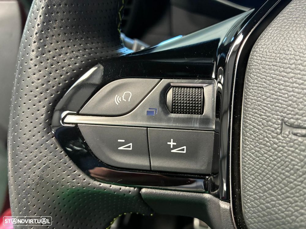 Peugeot 2008 1.2 PureTech GT Line - 21