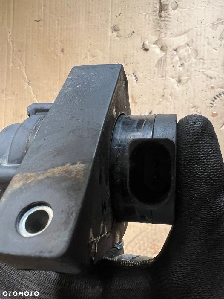 Dodatkowa pompka wody wąż rurka VW Passat B6 1K0965561F 1K0122063K - 5