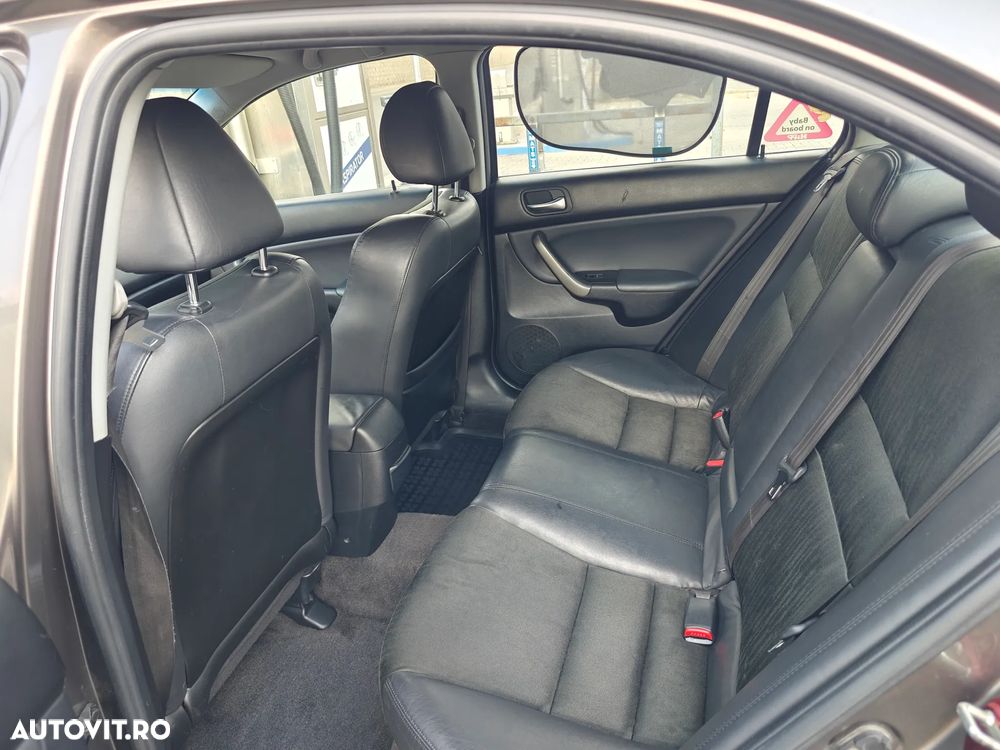 Honda Accord 2.0 i Tourer ES - 9