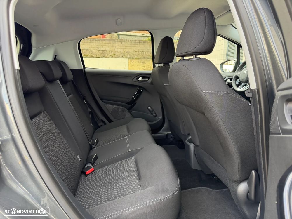 Peugeot 208 1.4 HDi SE Style - 12