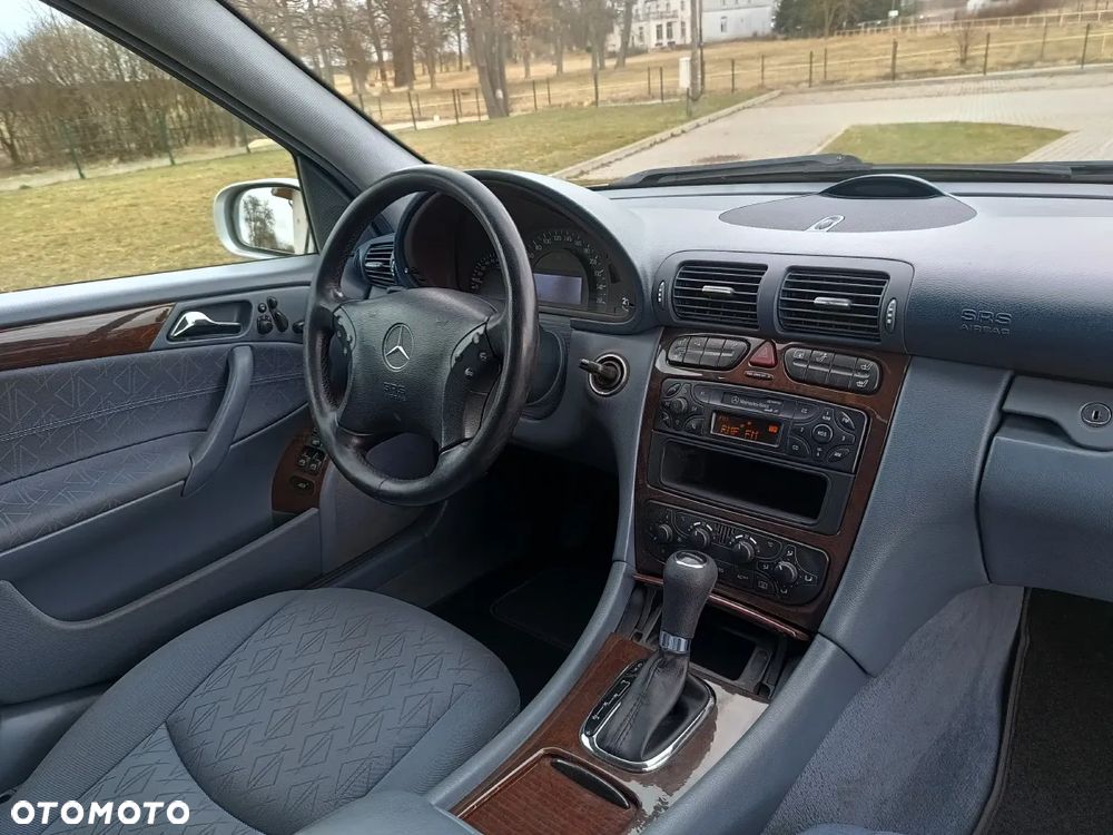 Mercedes-Benz Klasa C 240 T 4Matic Elegance - 4