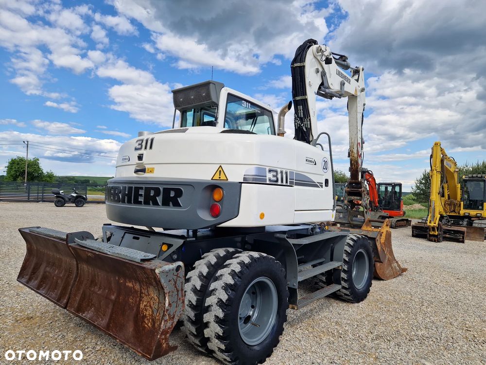 Liebherr A311 - 14