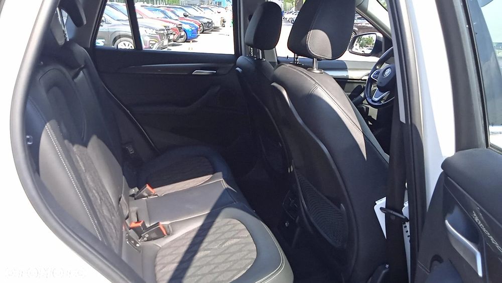 BMW X1 sDrive18d xLine - 28