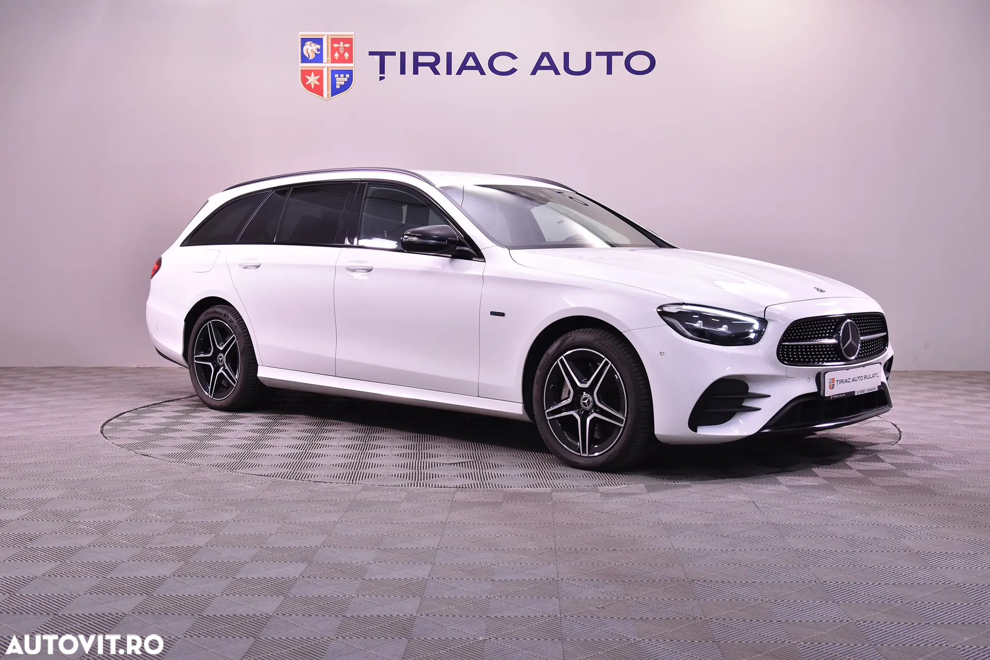 Mercedes-Benz E 300 de 4Matic T 9G-TRONIC AMG Line - 7