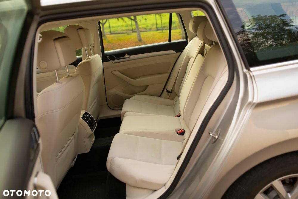 Volkswagen Passat 1.6 TDI BMT Comfortline - 10