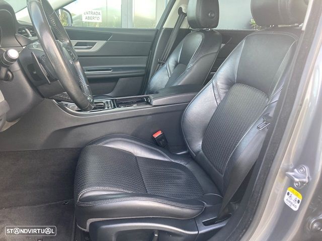 Jaguar XF Sportbrake 20d Aut. Prestige - 32