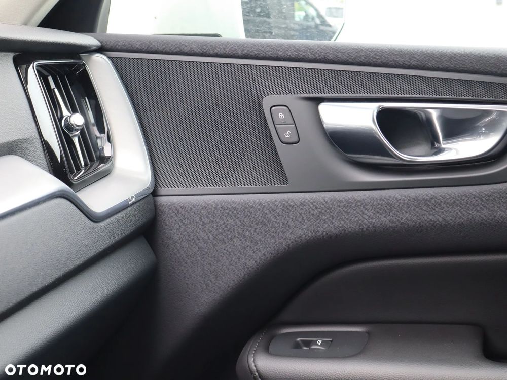 Volvo XC 60 B4 B Momentum - 20