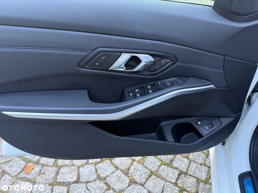 BMW Seria 3 330e M Sport sport - 14