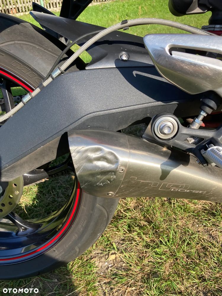 Triumph Street Triple - 10