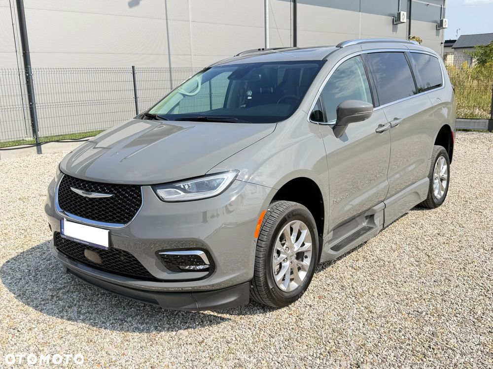 Chrysler Pacifica - 1