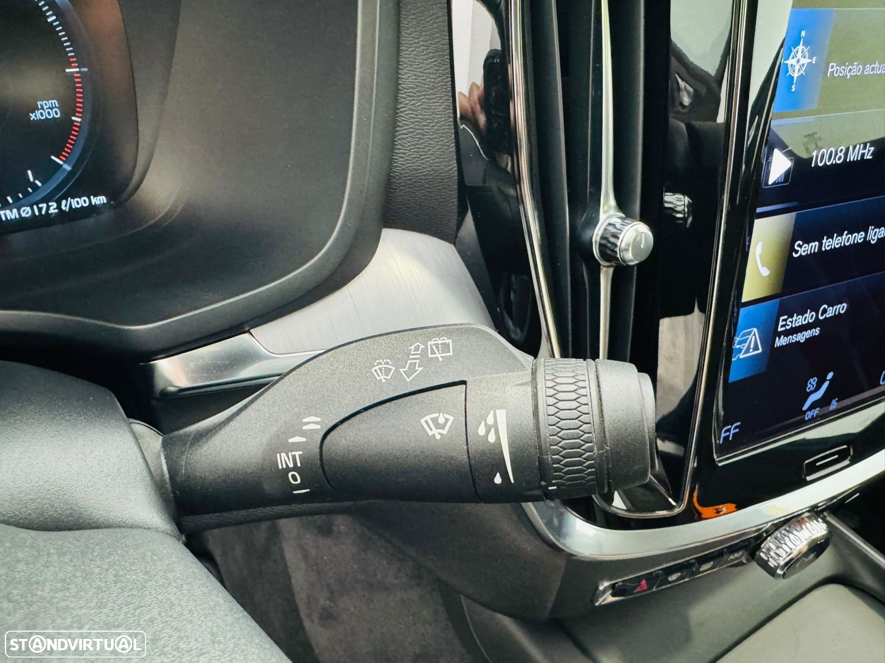 Volvo V60 2.0 B4 Momentum Core Geartronic - 19