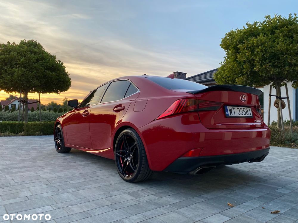 Lexus IS - 33