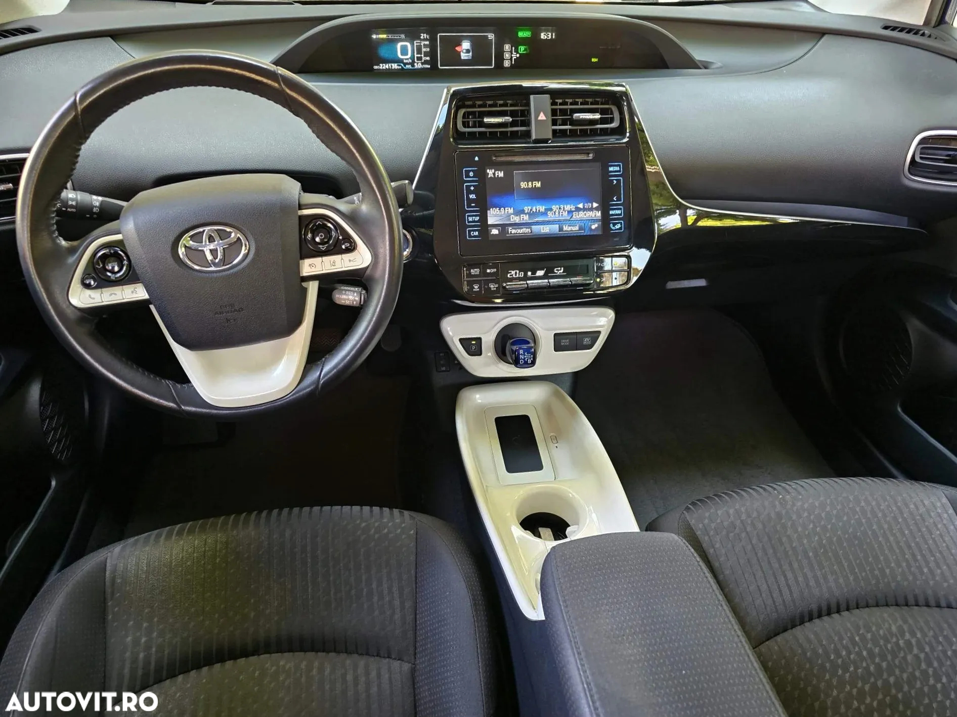 Toyota Prius (Hybrid) Comfort - 4