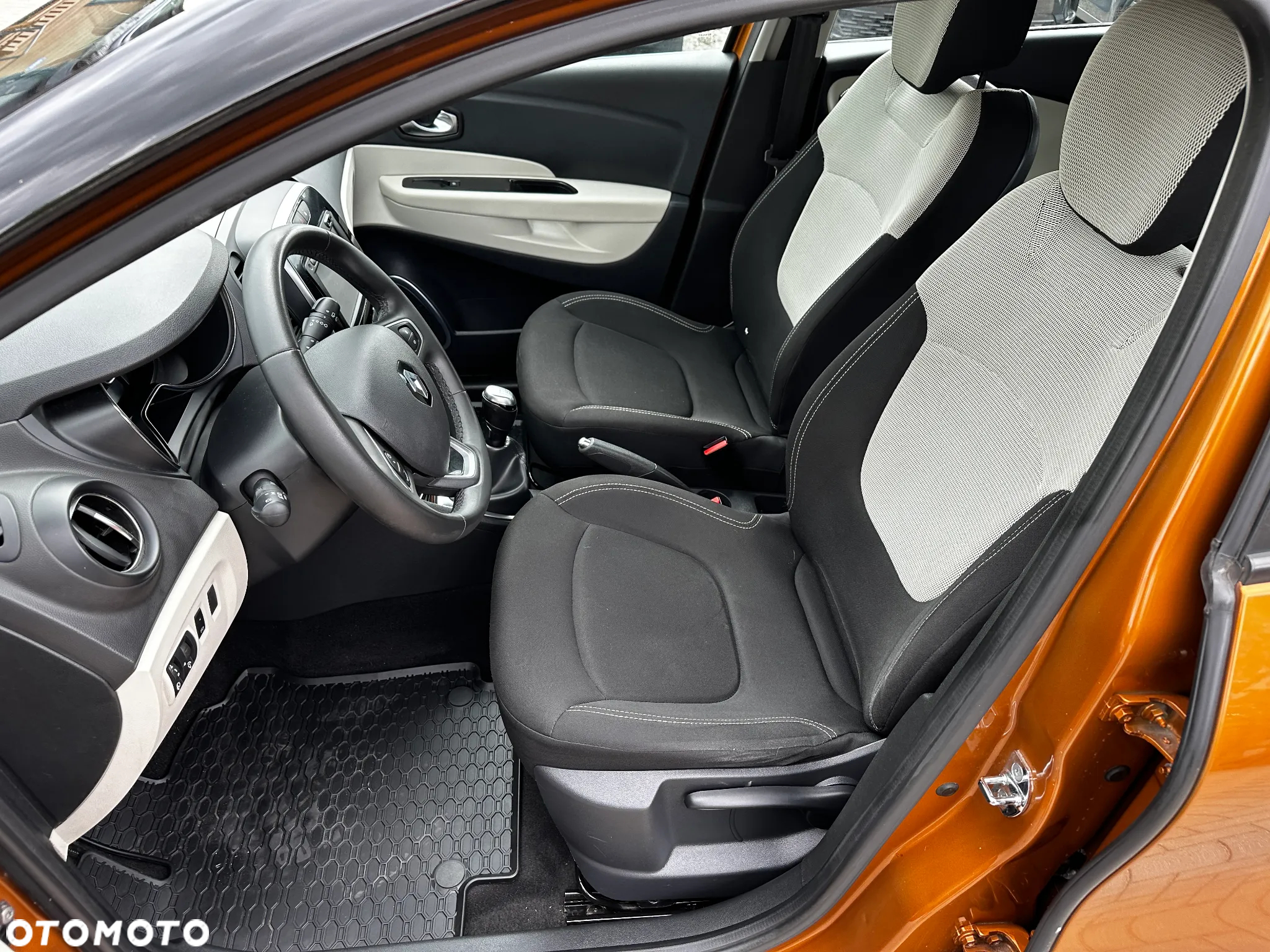 Renault Captur - 19
