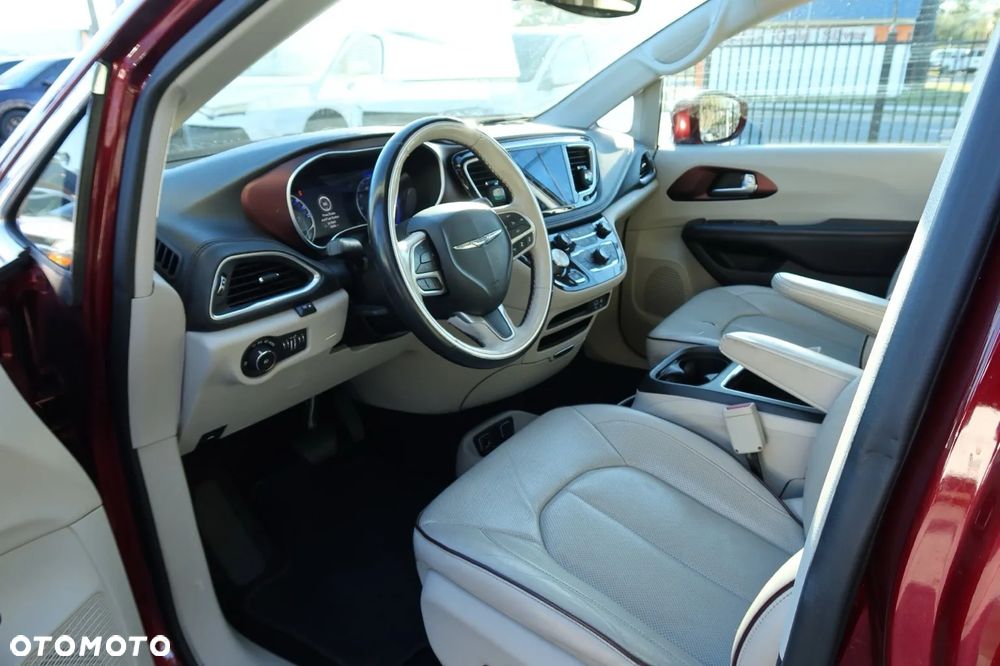 Chrysler Pacifica - 21