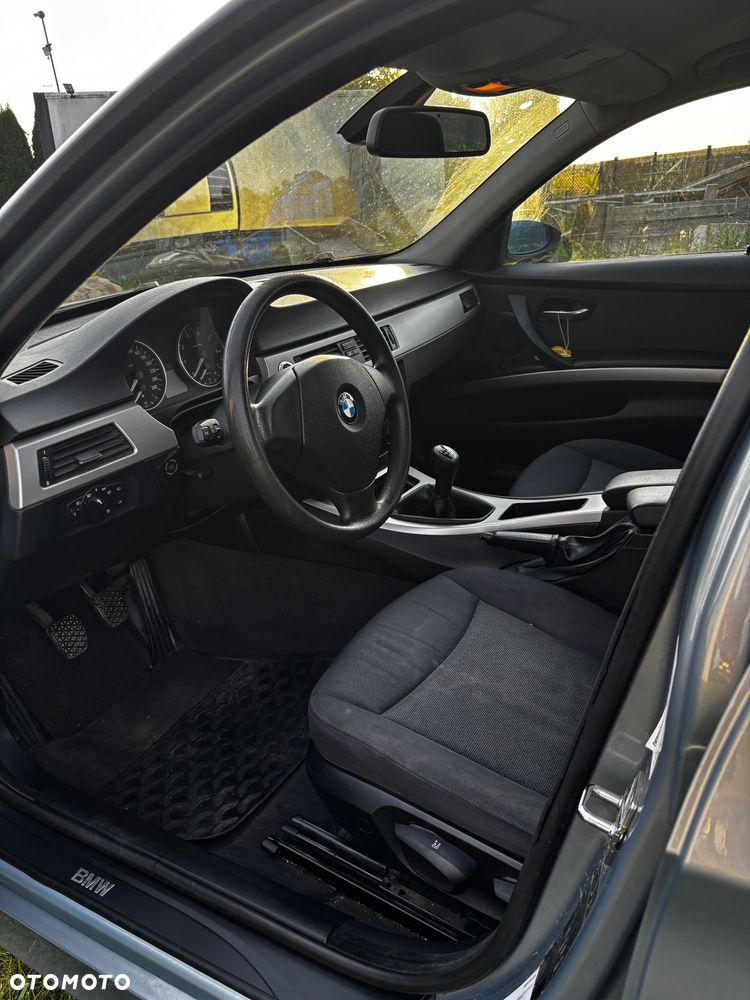 BMW Seria 3 320i - 10