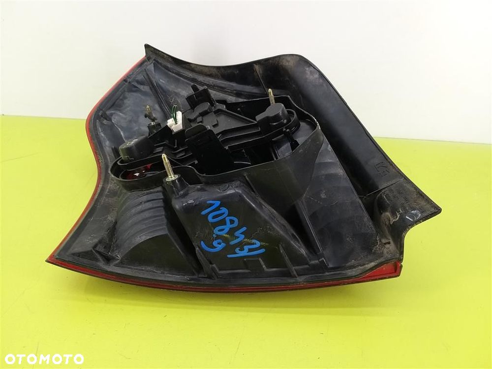 Lampa prawa tylna tył Toyota Corolla E12 HATCHBACK 2001-2007 - 2