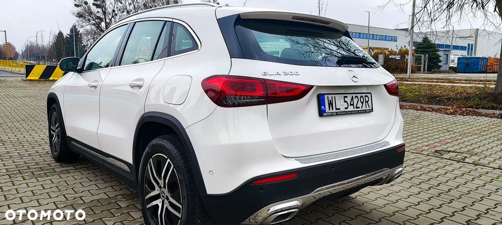 Mercedes-Benz GLA 200 Business Edition - 4